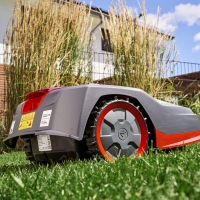 127698-robotic-lawnmower-robolinho-2323-w-webshop-mood-3.jpg