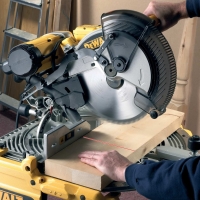 Tarcza tnaca zgrubnie drewno 305 30 32 zeby dewalt2.jpg