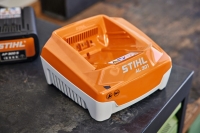 szybka ladowarka stihl al 301 systemu stihl ak i stihl ap uzycie.jpg