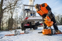 podwojny kanister stihl kombi standard 5l 3l na benzyne i olej do smarowania lancucha uzycie.jpg