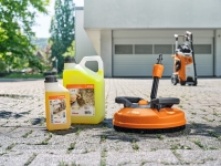 profesjonalny uniwersalny srodek czyszczacy do twardych powierzchni stihl cp 200 pomaranczowy 1 l uzycie.jpg