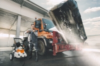 profesjonalny uniwersalny srodek czyszczacy do twardych powierzchni stihl cp 200 1 l uzycie.jpg