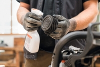 srodek czyszczacy do usuwania olejow, tluszczow i zabrudzen organicznych stihl varioclean eco 500 ml uzycie.jpg