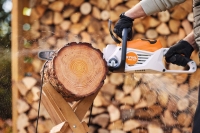Pilarka akumulatorowa STIHL MSA 80 C-B o mocy 1200 W z prowadnicą 35 cm i łańcuchem PM3. Bez akumulatora i ładowarki cięcie 2.jpg