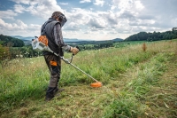 kosa spalinowa stihl fs 235 moc 2,1 km z glowica zylkowa stihl autocut c 26-2 uzycie 2.jpg