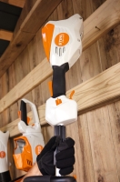 Kosa akumulatorowa stihl fsa 70 R w zestawie z akumulatorem ak 20 i ładowarką 101. odkładanie sprzetu.jpg