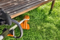 Kosa akumulatorowa stihl fsa 70 R w zestawie z akumulatorem ak 20 i ładowarką 101. praca.jpg