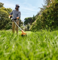 Kosa akumulatorowa stihl fsa 70 R w zestawie z akumulatorem ak 20 i ładowarką 101. użytkowanie.jpg