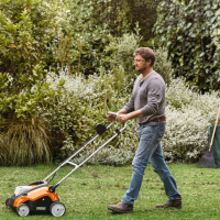 Wertykulator aerator akumulatorowy STIHL RLA 240 BODY-praca w ogrodzie 2