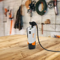 Ładowarka Powerbank STIHL PS 1 z portem USB-A, USB-C, złączem DC i funkcją latarki - funkcja ładowania akumulatora