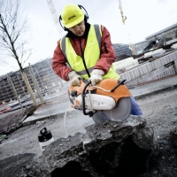 stihl ts 420 przecinarka pilarka o mocy 4,4 km z tarcza korundowa 350 mm, ciecie betonu ze zbiornikiem na wode.jpg