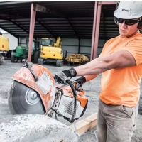 stihl ts 420 przecinarka pilarka o mocy 4,4 km z tarcza diamentowa 350 mm, prace budowlane.jpg
