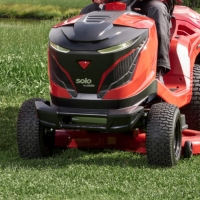 zderzak pro alko do traktorow ogrodowych alko comfort i alko premium t 13, t 15, t 16, t18, t 20, t 22, t 23, t 24 zamontowany na traktorze.jpg