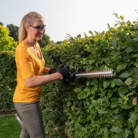 alko nozyce akumulatorowe do zywplotu ht1845 18v comfort, listwa tnaca 45 cm z akumulatorem alko b50 2,5ah i ladowarka alko c50 3a przycinanie zywoplotu.jpg