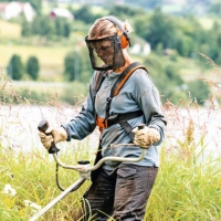 stihl gpa 24 oslona twarzy glowy i sluchu przylbica z nylonowa siatka i nausznikami ochronnymi, en1731, en352 koszenie trawy.jpg