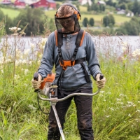 stihl gpa 24 oslona twarzy glowy i sluchu przylbica z nylonowa siatka i nausznikami ochronnymi, en1731, en352 uzycie praca z kosa.jpg