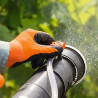 stihl function durogrip  rekawice ochronne robocze uniwersalne en388, rozmiar 11 XL praca z opryskiwaczem.jpg