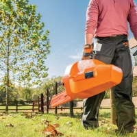 stihl futeral walizka z tworzywa do przechowywania i transportu pilarki, do maks. dlugosci prowadnicy 50 cm przenoszenie tranposrt pilarki.jpg