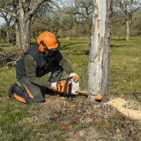 stihl ap 500 s akumulator litowo jonowy 36 v 8,8 ah z interfesjem bluetooth do narzedzi systemu stihl ap uzycie z pilarka msa 220.jpg