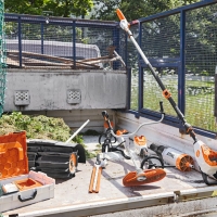 stihl ap 500 s akumulator litowo jonowy 36 v 8,8 ah z interfesjem bluetooth do narzedzi systemu stihl ap z narzedziami ogrodowymi.jpg