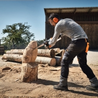 stihl concept-24 nauszniki sluchawki przeciwhalasowe ochronniki sluchu, en 352 uzycie praca z pilarka.jpg