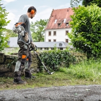 stihl concept-24f nauszniki sluchawki przeciwhalasowe ochronniki sluchu, en 352 wykaszanie trawy kombinarzedziem.jpg