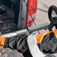 stihl kma 130r kombimotor akumulatorowy, jednostka napedowa, bez akumulatora i ladowarki montowanie kombinarzedzi do pracy.jpg