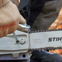 stihl lancuch tnacy typ poldlto pmm3, dlugosc 35cm, podzialka 3-8p, szerokosc 1,1mm, 50 ogniw prowadzacych, do pilarki ms 162, ms 170, mse 141, mse 170, msa 220 napinanie lancucha na pilarce spalinowej stihl ms 162.jpg
