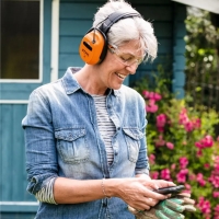 stihl dynamic sound gb 29 nauszniki sluchawki przeciwhalasowe ochronniki sluchu z bluettoth i mikrofonem, en 352 laczenie ze smartfonem.jpg