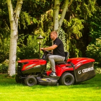cedrus ctrac 102hc traktor ogrodowy koszacy z koszem 245l praca uzycie w ogrodzie.jpg