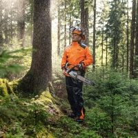 stihl helm kask ochronny dynamic light, opuszczana przylbica oslona twarzy, skladane nauszniki ochroniki sluchu, en352, en397, en1731 uzycie praca w lesie ciecie drewna pila.jpg
