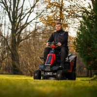 cedrus ctrac 165 mc traktor ogrodowy rider koszacy z koszem 150l koszenie trawnika jesienia.jpg