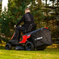 cedrus ctrac 165 mc traktor ogrodowy rider koszacy z koszem 150l uzycie praca w ogrodzie.jpg