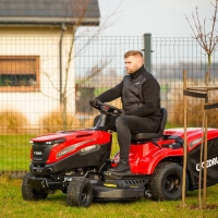 cedrus ctrac 86 mc traktor ogrodowy koszacy z koszem 245l koszenie w ogrodzie.jpg