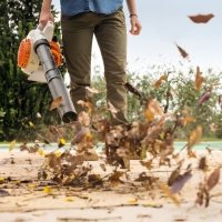 Mocna dmuchawa spalinowa STIHL BG 56.jpg