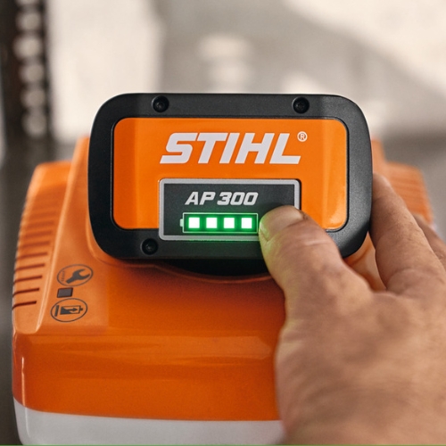 STIHL AP 200 S wskaźnik LED poziomu naładowania akumulatora w akumulatorach systemu STIHL AP