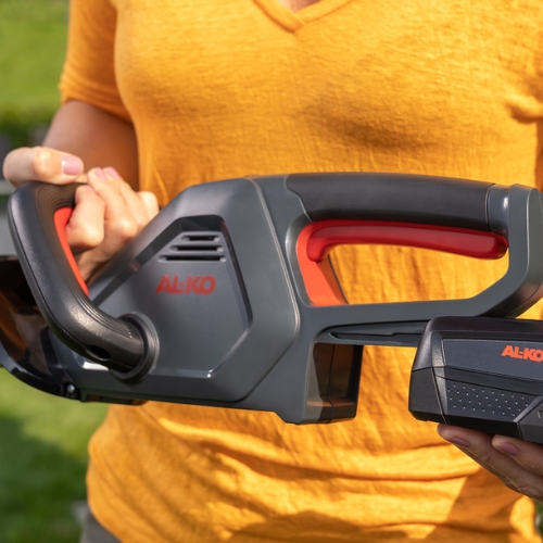 alko ht 1845 ogumowany uchwyt i podwojny wlacznik w nozycach akumulatorowych alko
