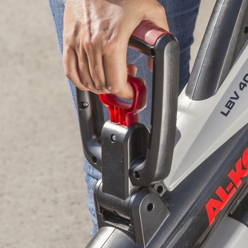 alko lbv 4090 z akumulatorem alko b200 5,0ah i ladowarka alko c130 3,0a w zestawie regulacja uchwytu prowadzacego w odkurzaczach ogrodowych do lisci alko