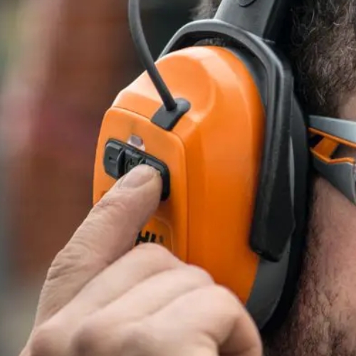stihl dynamic gb 29 panel kontrolny na sluchawkach ochronnikach sluchu stihl z modulem bluetooth do komunikacji