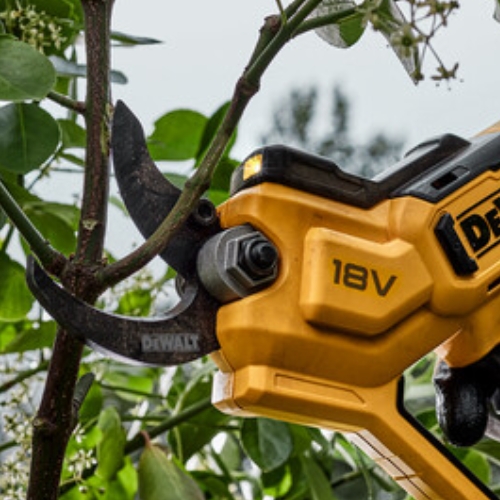 dewalt dcmpp568pq-qw w zestawie z akumulatorem dcb184 5,0 ah i ladowarka dcb115 4,0a dioda led w sekatorach akumulatorowych dewalt