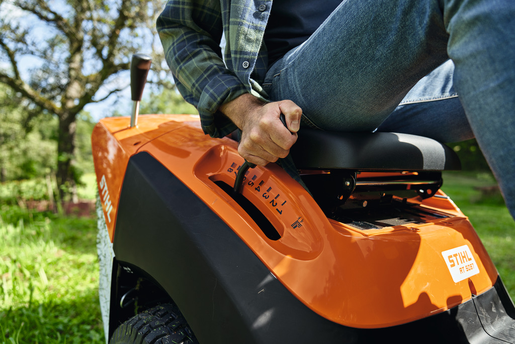 traktor ogrodowy stihl rt 5097 z regulacja wysokosci koszenia