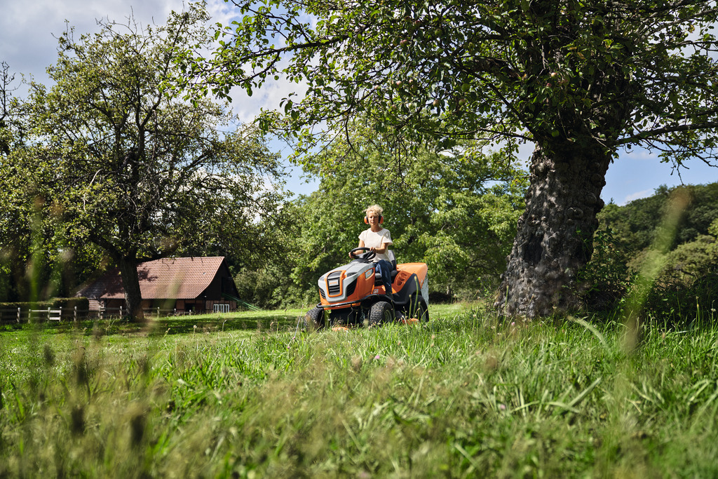 traktor ogrodowy stihl rt 6127 zl koszenie trawnika