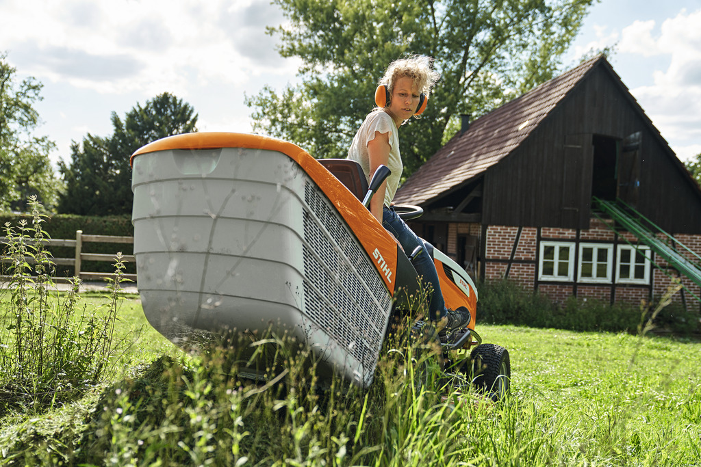 traktor ogrodowy stihl rt 6127 zl oproznianie kosza